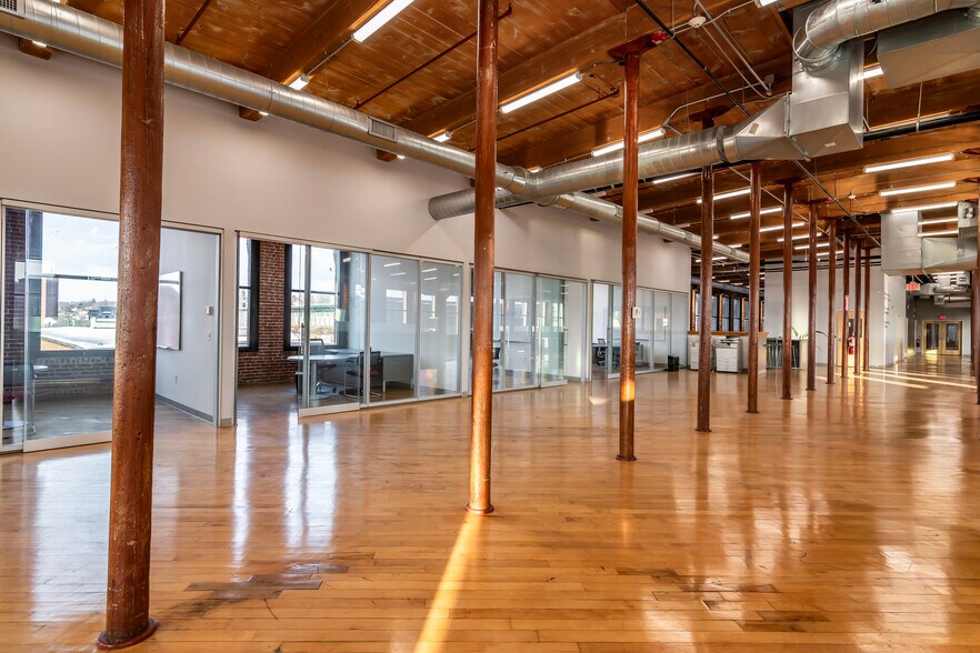 More Photos Of 1 Union St, Lawrence Office For Lease