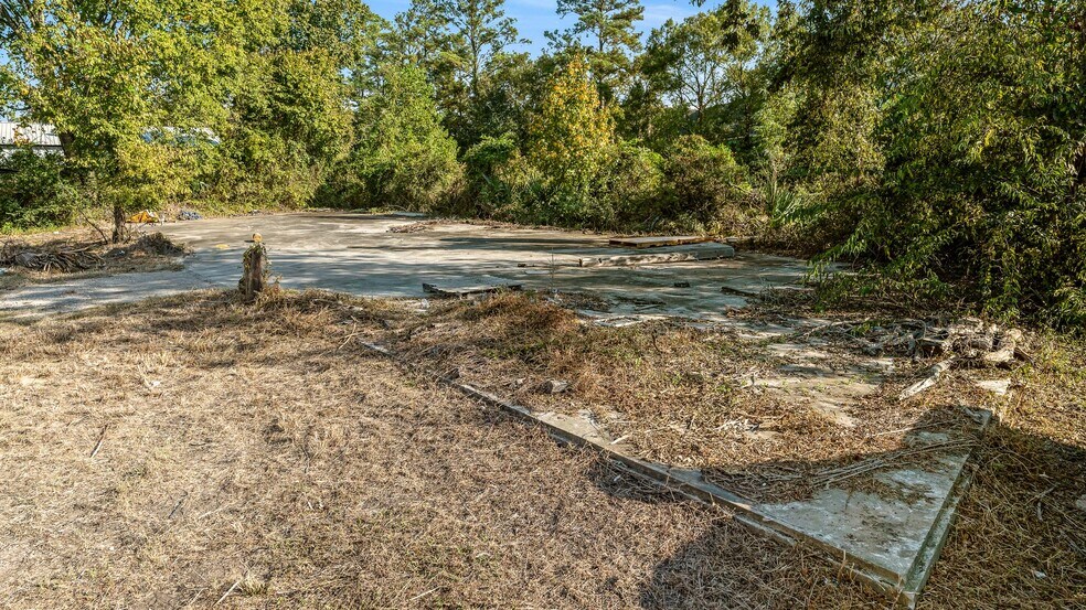 More Photos Of 2751 E Davis St, Conroe Freestanding For Sale