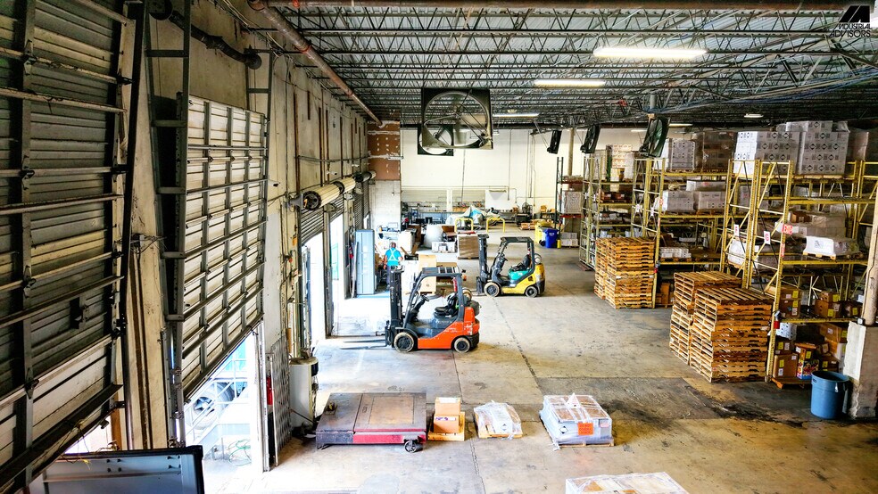 More Photos Of 1361-1363 NW 155th Dr, Miami Warehouse For Lease