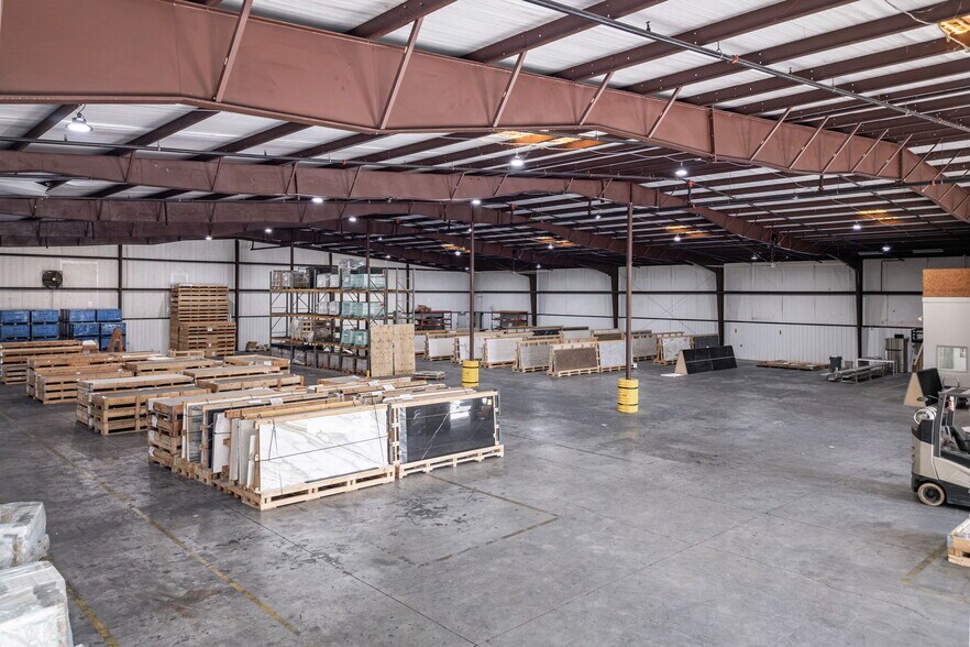 More Photos Of 3520 Old Metro Pky, Fort Myers Warehouse For Lease