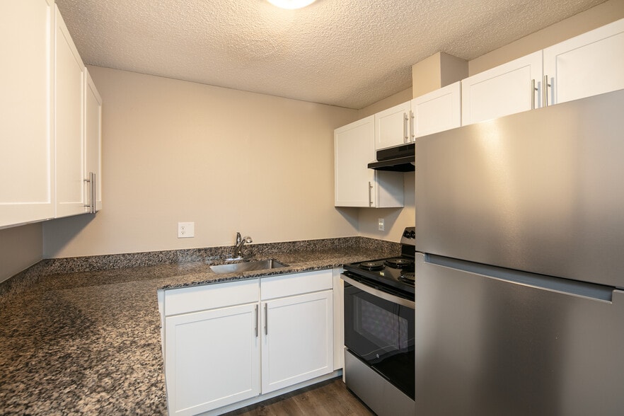 More Photos Of 921 12th Ave SE, Puyallup Apartments For Sale