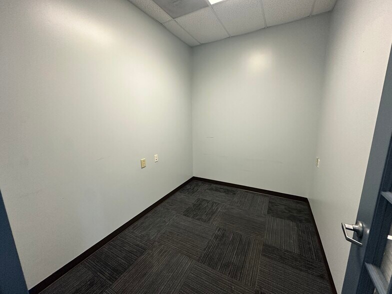 More Photos Of 7752-7756 Gateway Ln, Concord Medical For Lease