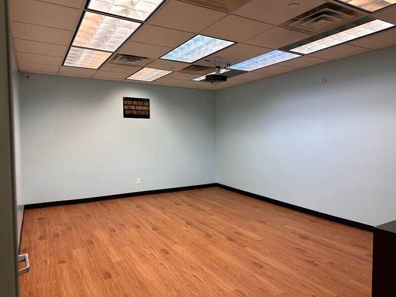 More Photos Of 136-17 39th Ave, Flushing Office Residential For Lease