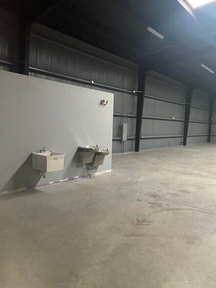 More Photos Of 12481 Creekside, Largo Warehouse For Lease