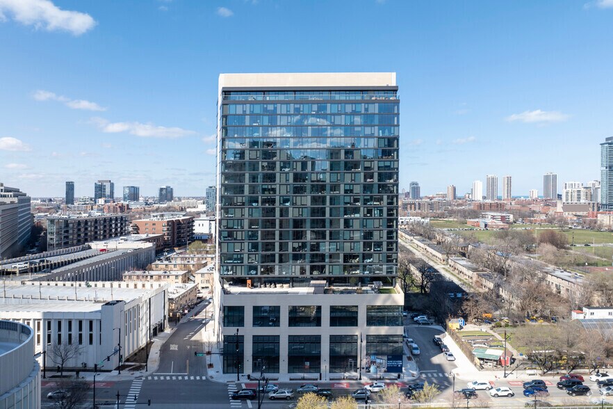 More Photos Of 808 N Cleveland Ave, Chicago Apartments For Lease