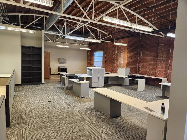 More Photos Of 2923 S Tryon St, Charlotte Office For Lease