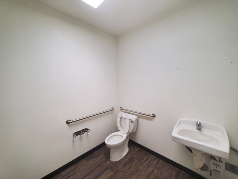 More Photos Of 751-827 E Edna Pl, Covina Warehouse For Sale