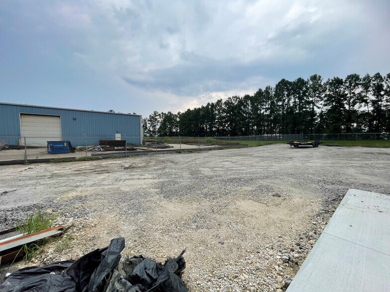More Photos Of 1060 Drop Off Dr, Summerville Warehouse For Lease