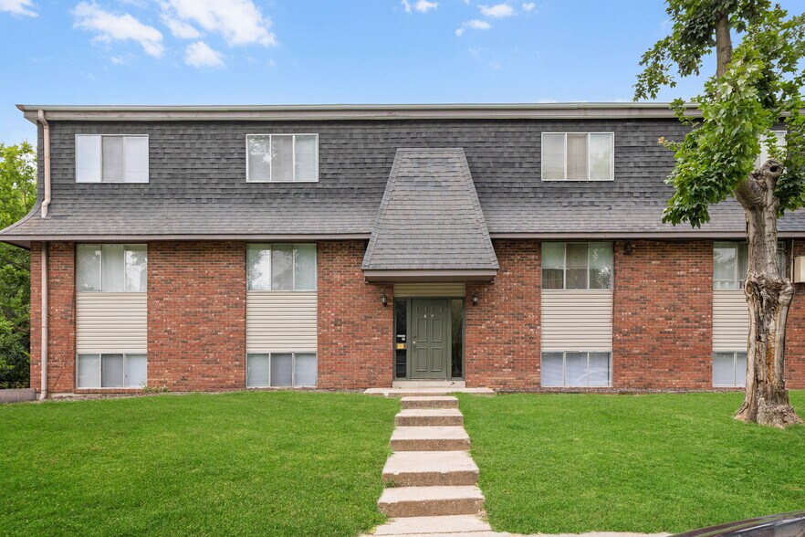 More Photos Of 400 N Oakland Ave, Carbondale Apartments For Sale