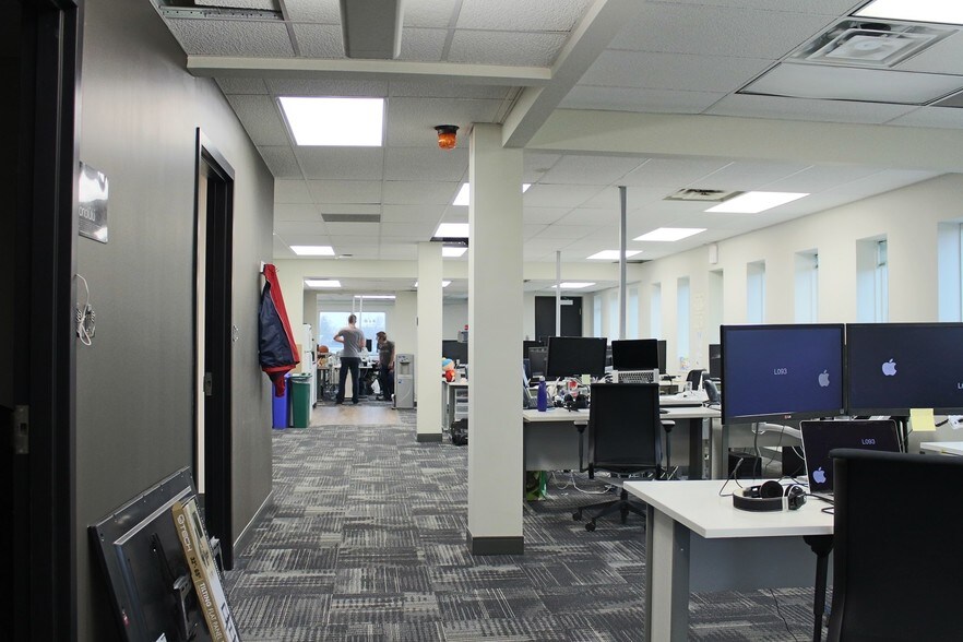 More Photos Of 148 Manitou Dr, Kitchener Office For Lease