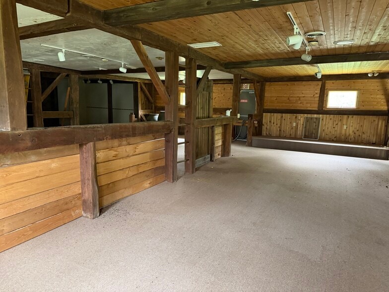 More Photos Of 981 Riverview Dr, Walnutport Storefront Retail Office For Sale
