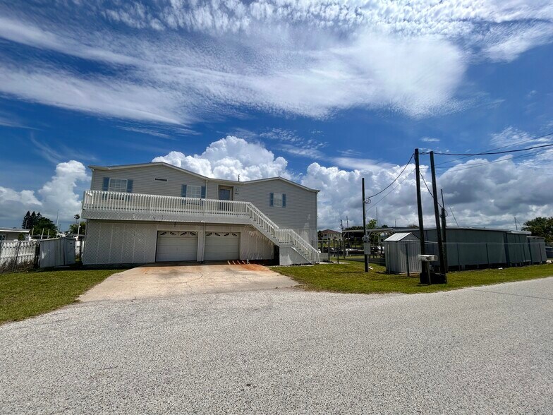 More Photos Of 6501 Boatyard Dr, Hudson Specialty For Sale