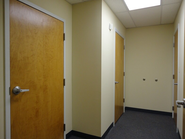 More Photos Of 200 Mountain Rd, Farmington Office For Lease