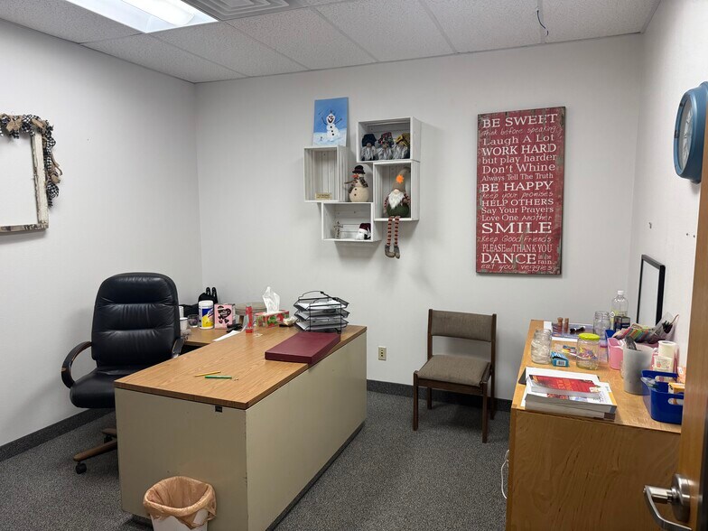 More Photos Of 115 E Flaming Gorge Way, Green River Office For Sale