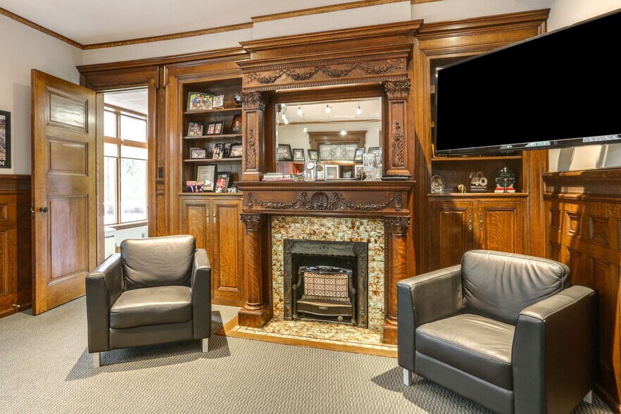 More Photos Of 4588 S Park Ave, Hamburg Office Residential For Sale