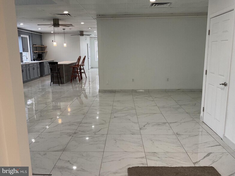 More Photos Of 1880 W Market St, York Storefront Retail Office For Sale