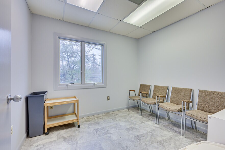 More Photos Of 11 Clyde Rd, Somerset Office For Sale