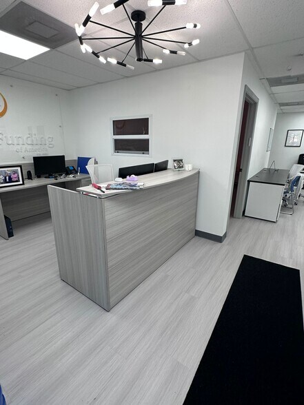 More Photos Of 4101 Ravenswood Rd, Dania Beach Office For Lease