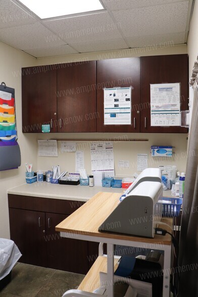 More Photos Of 8225 Normandy Blvd, Jacksonville Medical For Sale