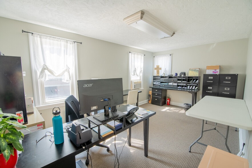 More Photos Of 4154 Crescent Dr, Saint Louis Office For Sale