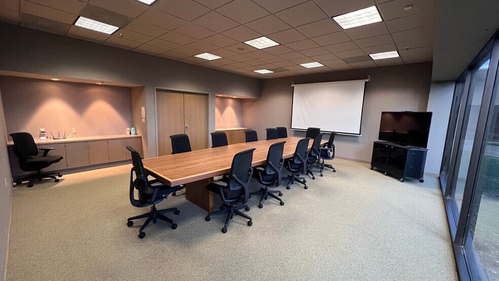 More Photos Of 2402 Wildwood Ave, North Little Rock Office For Sale