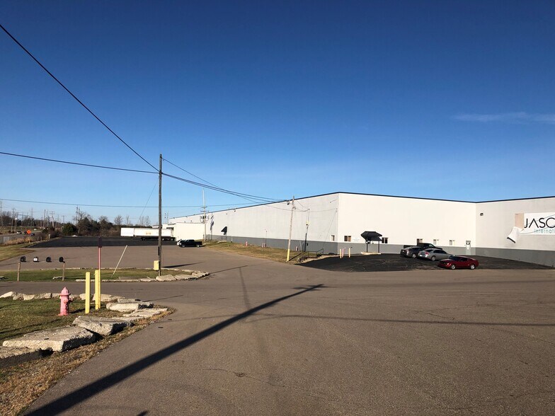 More Photos Of 7075 Dort Hwy, Grand Blanc Warehouse For Lease