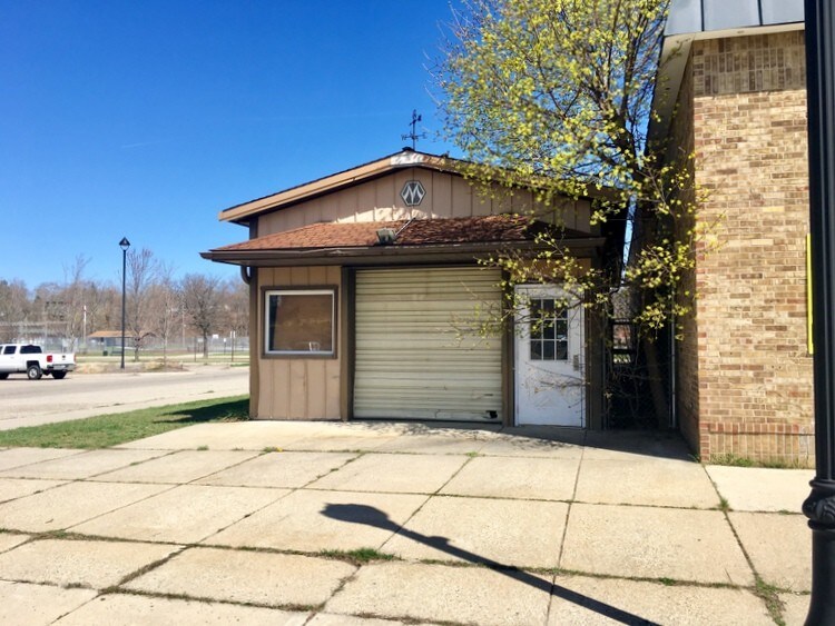 More Photos Of 250-600 Covered Vlg, Belding Storefront For Lease