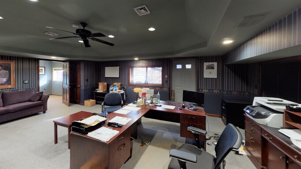 More Photos Of 34 Lafayette Rd, North Hampton Freestanding For Lease