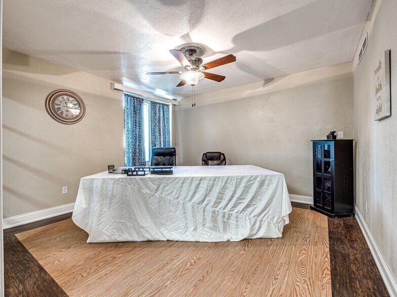 More Photos Of 901 NW 25th St, Oklahoma City Healthcare For Sale