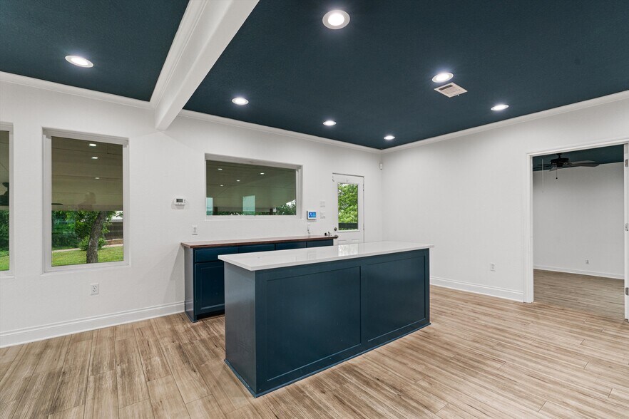 More Photos Of 2023 Main St, Liberty Hill Office For Sale