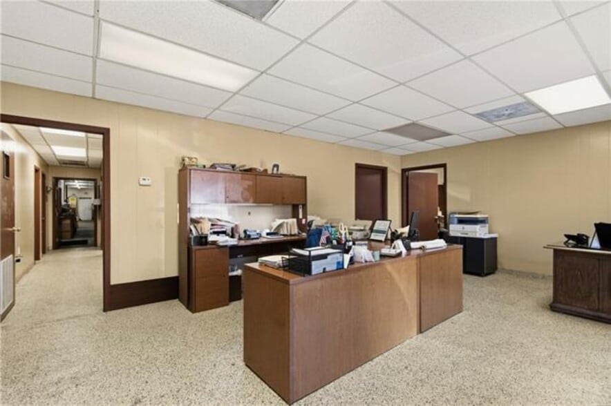 More Photos Of 4501 Zenith St, Metairie Service For Sale