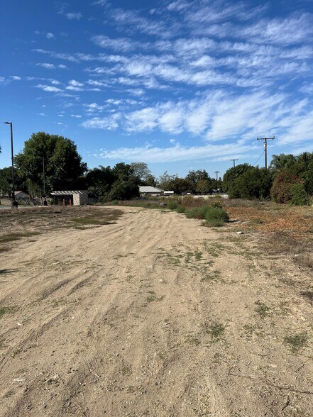 More Photos Of 1331 Dudley, Pomona Land For Lease