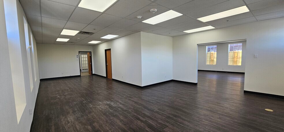 More Photos Of 3445 Highland Rd, Dallas Office For Sale