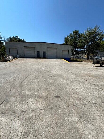 More Photos Of 735 Branch Dr, Alpharetta Flex For Lease