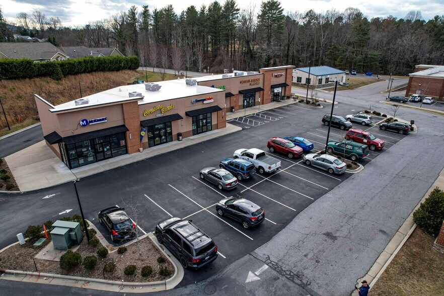 More Photos Of 58 Weaver Village Way, Weaverville Freestanding For Lease