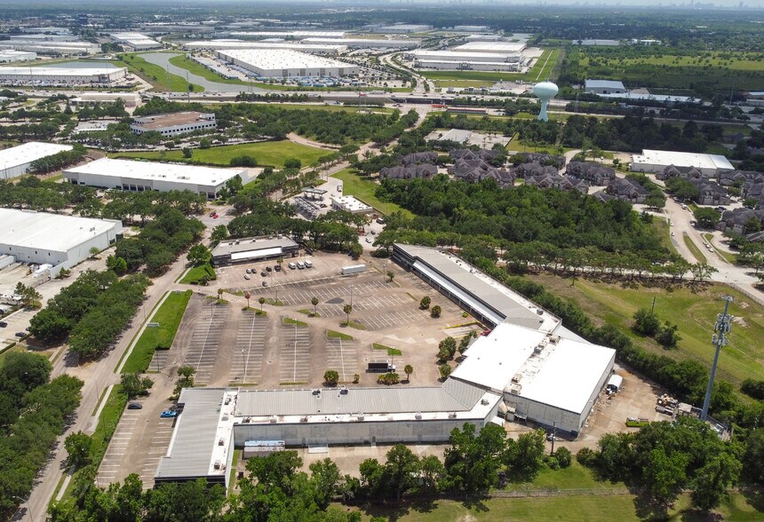 More Photos Of 11101 Ella Blvd, Houston Light Manufacturing For Sale