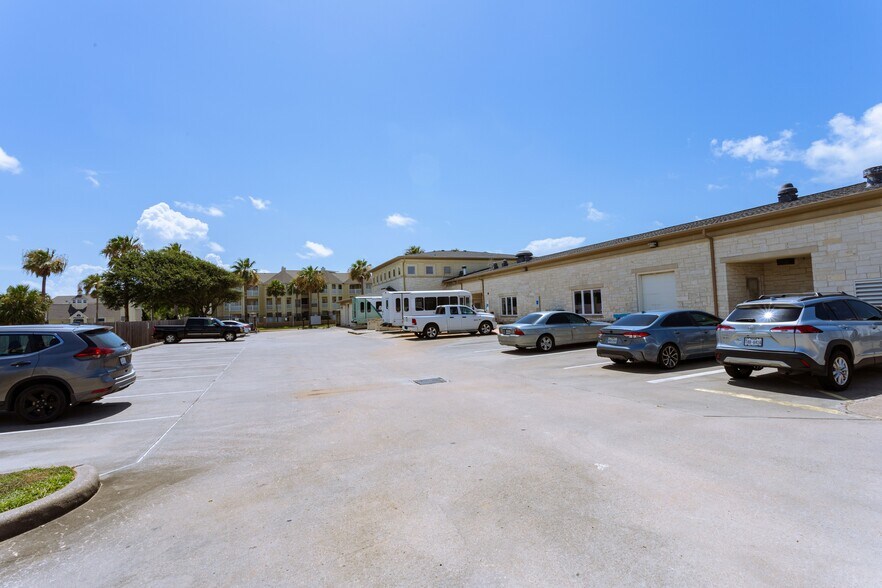 More Photos Of 6444 Central City Blvd, Galveston Rehabilitation Center For Sale