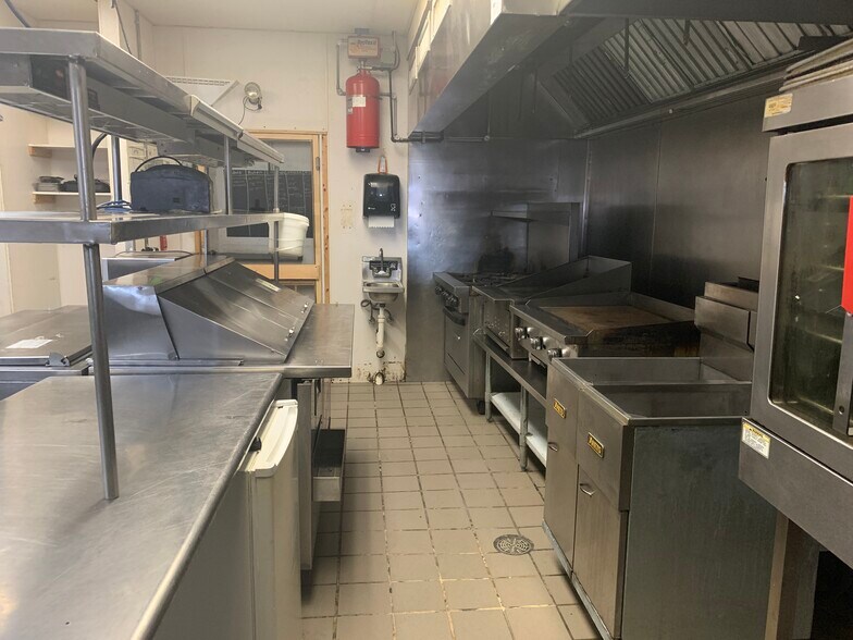 More Photos Of 48 School St, Lincoln Restaurant For Sale
