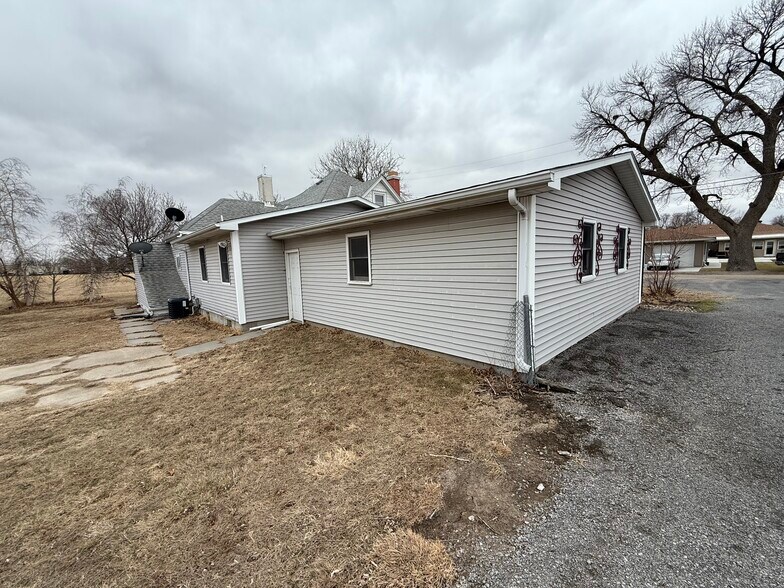 More Photos Of 919 S Pine St, Norfolk Flex For Sale