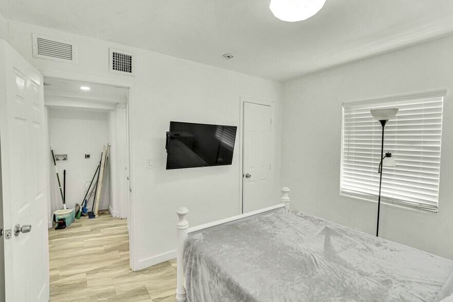 More Photos Of 41 William Rd, West Park Freestanding For Sale