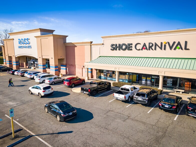 More Photos Of 9905-10101 E Independence Blvd, Matthews Unknown For Lease