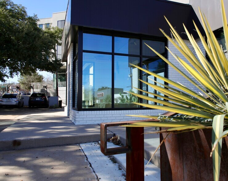 More Photos Of 2324 S Lamar Blvd, Austin Unknown For Lease