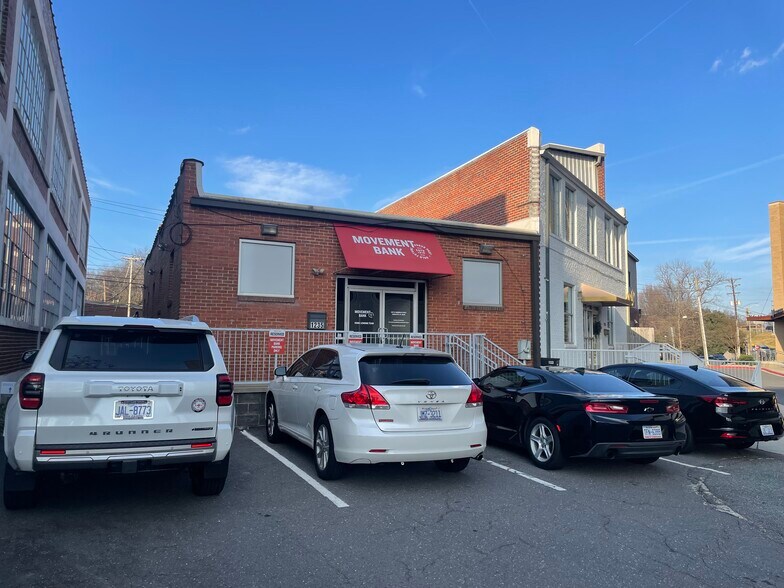 More Photos Of 1235 W Morehead St, Charlotte Office For Lease