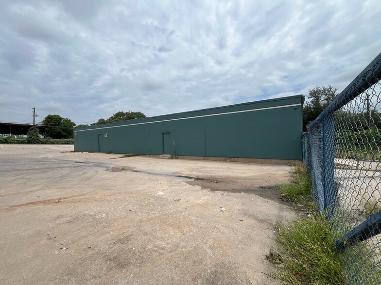 More Photos Of 513 Thompson Ln, Austin Flex For Lease
