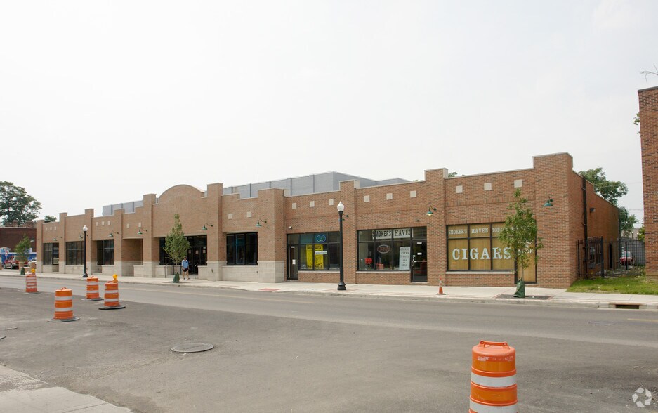 More Photos Of 2465-2477 N High St, Columbus Convenience Store For Lease