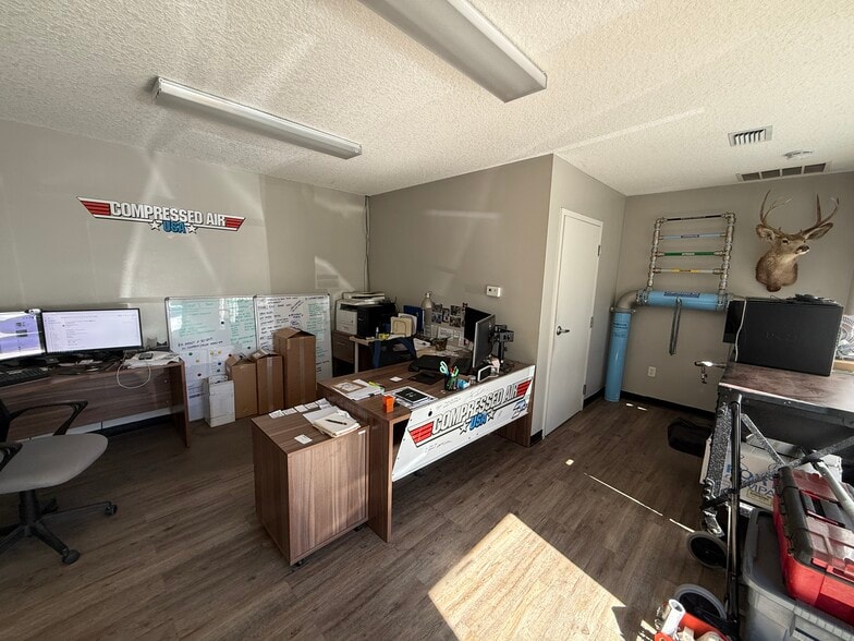 More Photos Of 85107 Commercial Park Dr, Yulee Warehouse For Lease