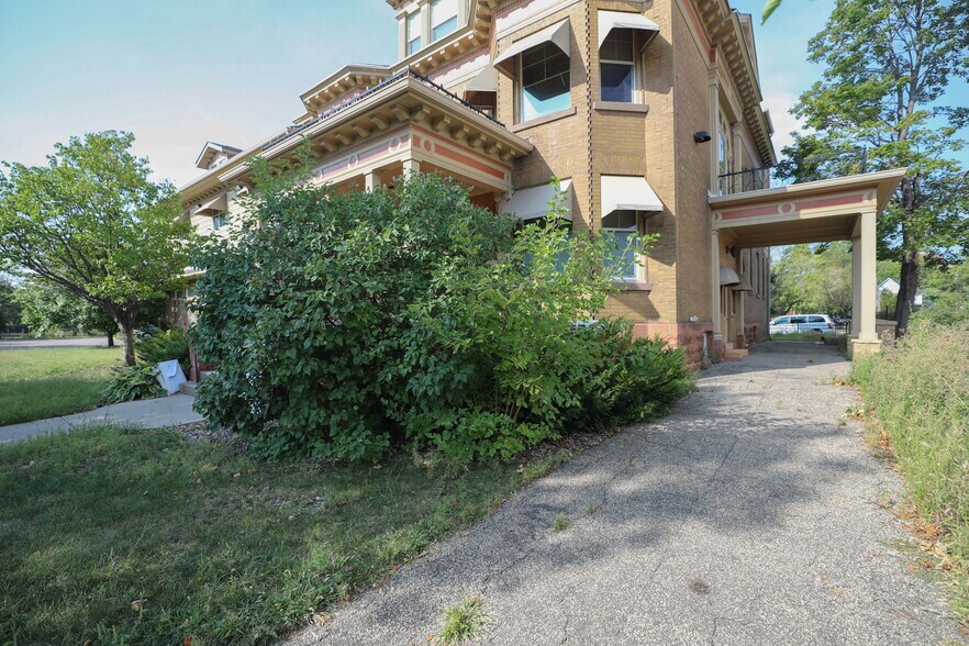 More Photos Of 2722 Park Ave, Minneapolis Office Residential For Sale