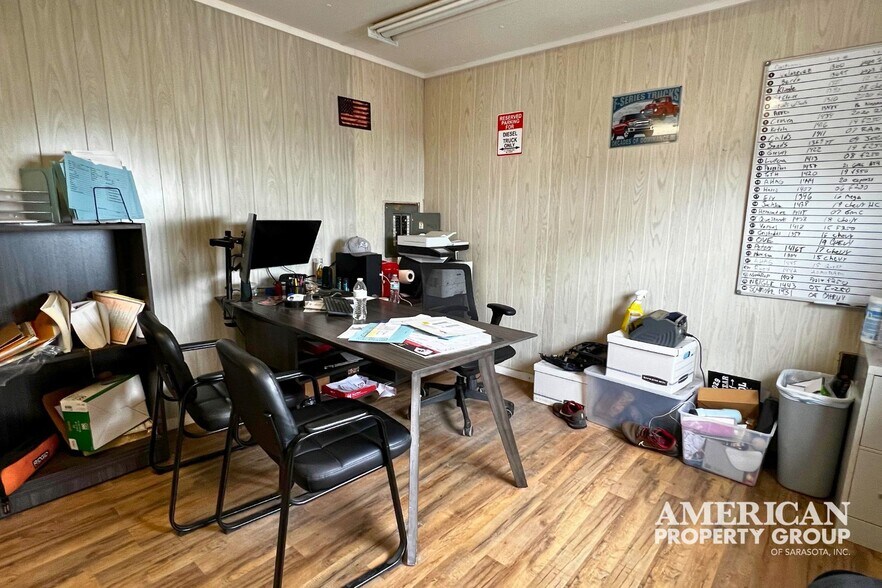 More Photos Of 7861 Tamiami Trl, Sarasota Auto Dealership For Lease