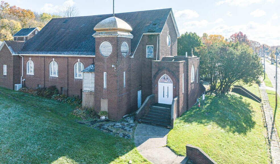 More Photos Of 115 Frank St, Struthers Flex For Sale