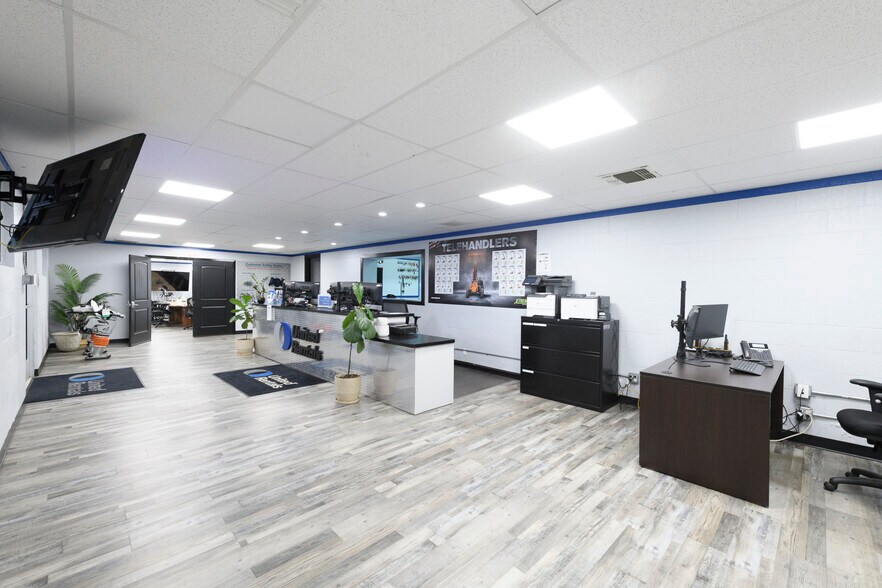 More Photos Of 10232-10234 Glenoaks Blvd, Pacoima Warehouse For Sale